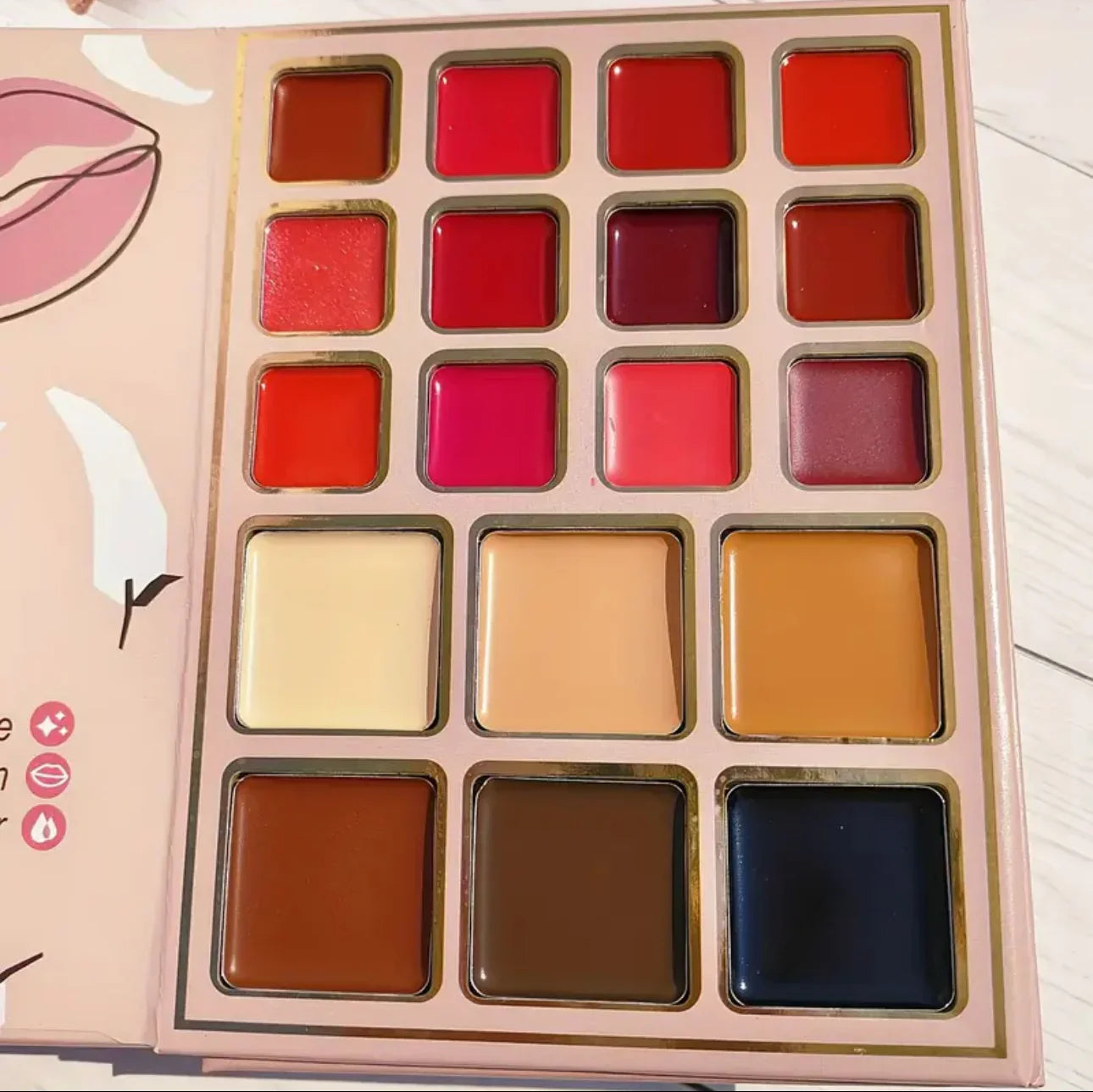 IGOODCO Fashion 5-in-1 Makeup Book | 50% Off